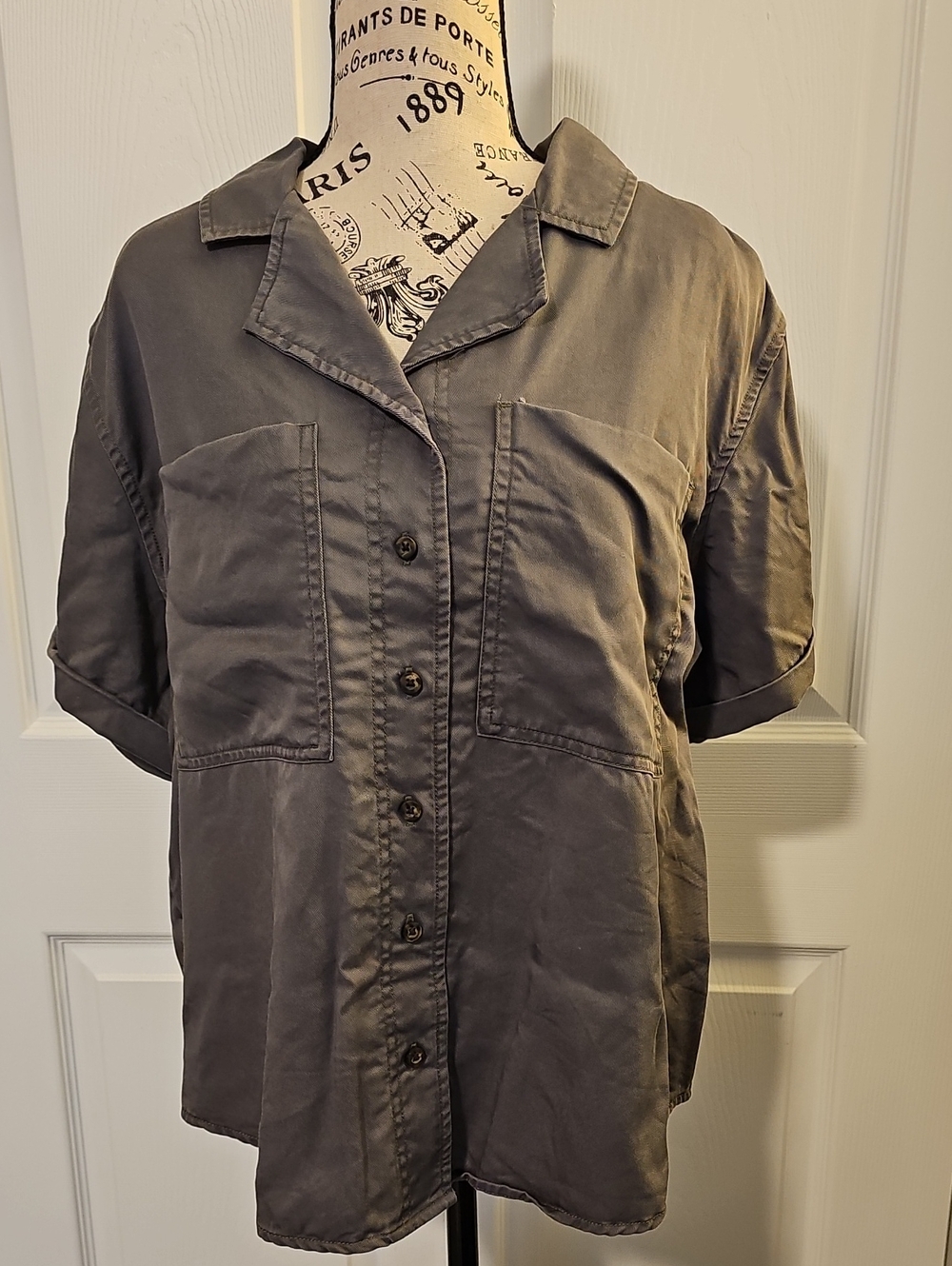 Womens Short-Sleeve Button-Front Shirt - Gray